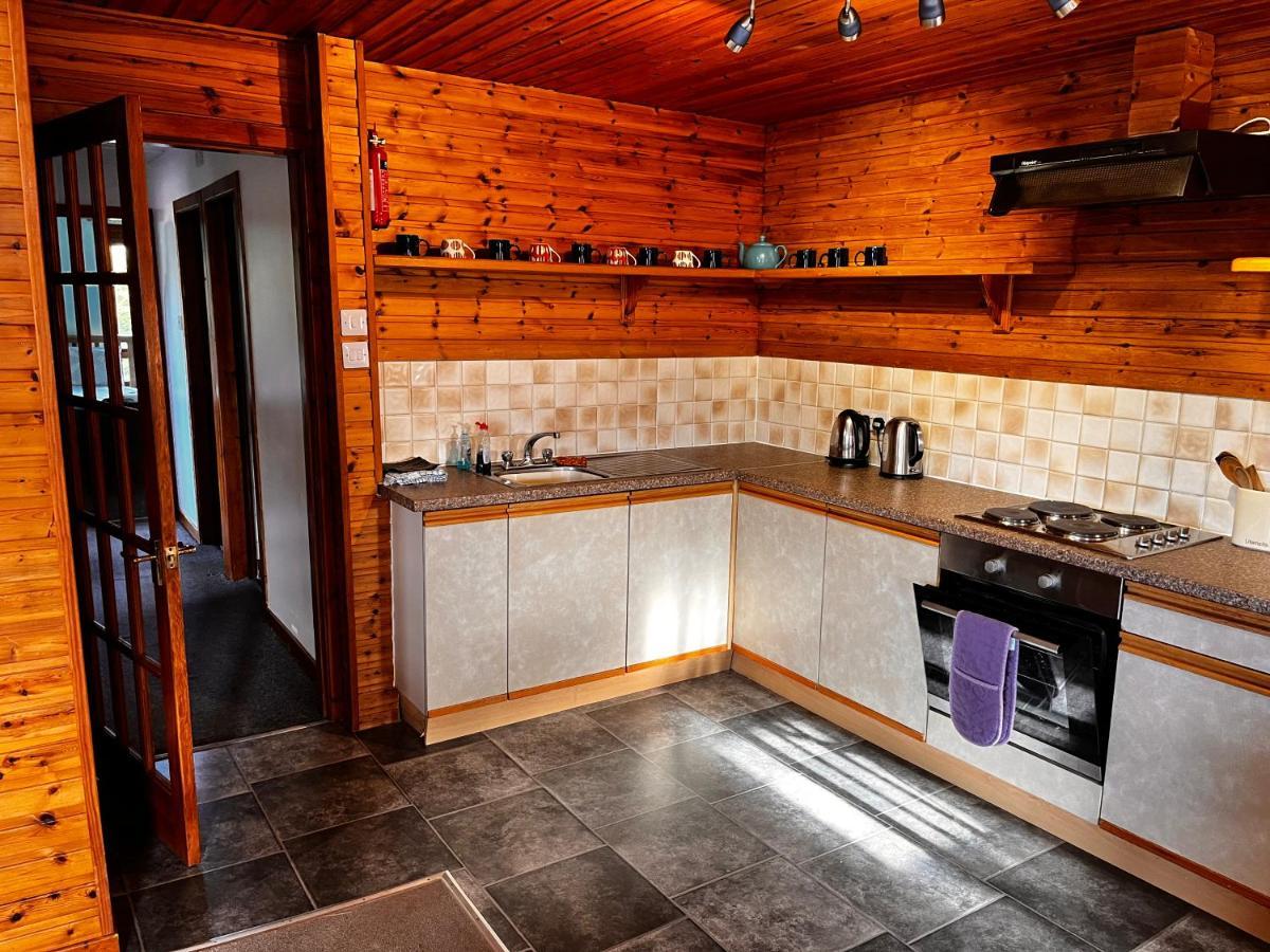 Snowgoose Apartments & Bunkhouse Φορτ Γουίλιαμ Εξωτερικό φωτογραφία