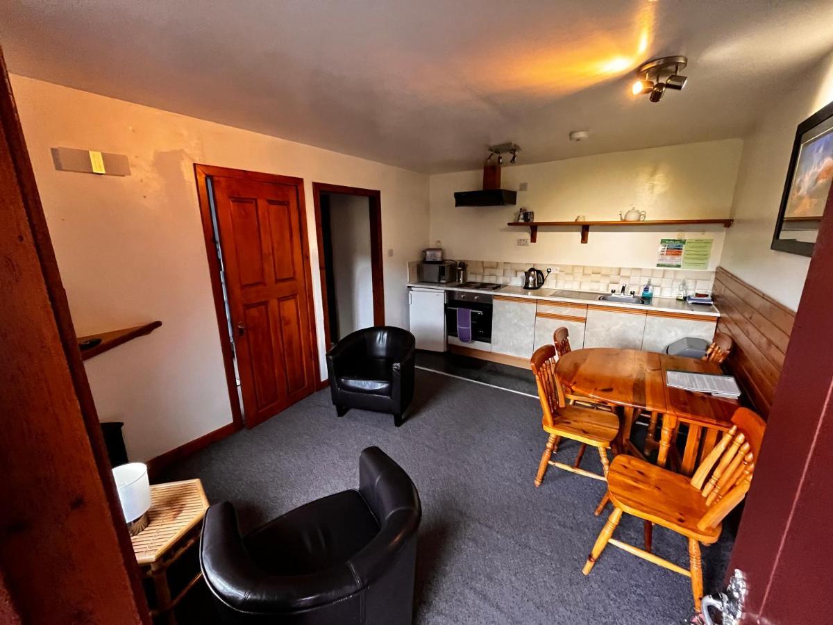 Snowgoose Apartments & Bunkhouse Φορτ Γουίλιαμ Εξωτερικό φωτογραφία