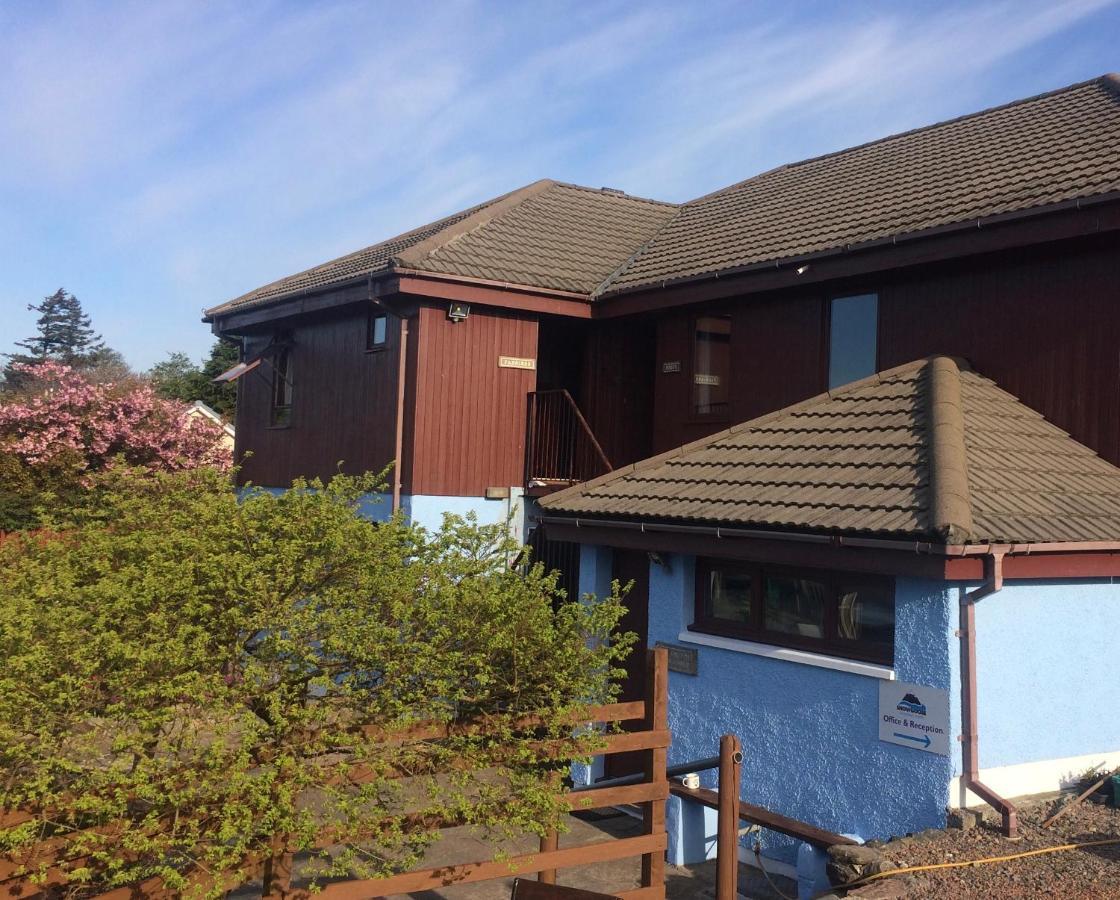 Snowgoose Apartments & Bunkhouse Φορτ Γουίλιαμ Εξωτερικό φωτογραφία
